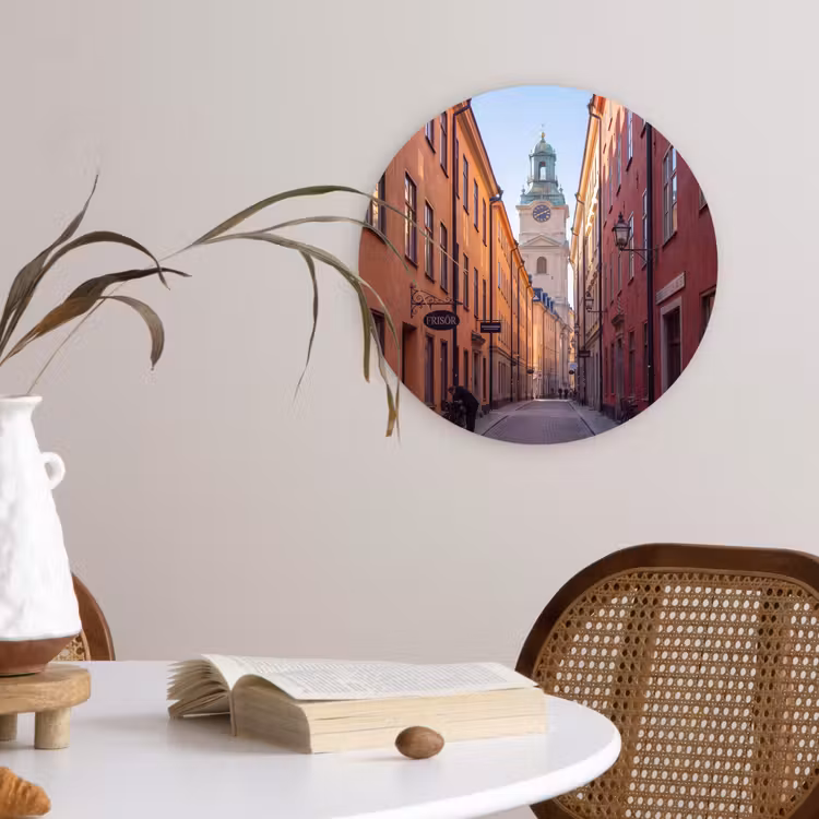 Straat - Klokkentoren - Stad - Architectuur - Historisch Wandcirkel kunststof plaat 5mm dik klein -sfeer4