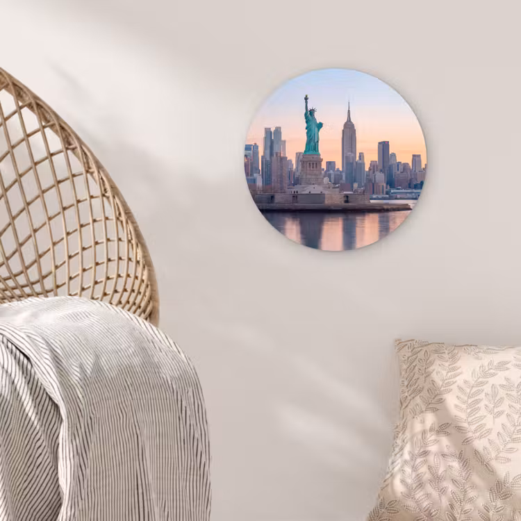 Vrijheidsbeeld - New York - Zonsopgang - Stad - Architectuur Wandcirkel kunststof plaat 5mm dik klein -sfeer5