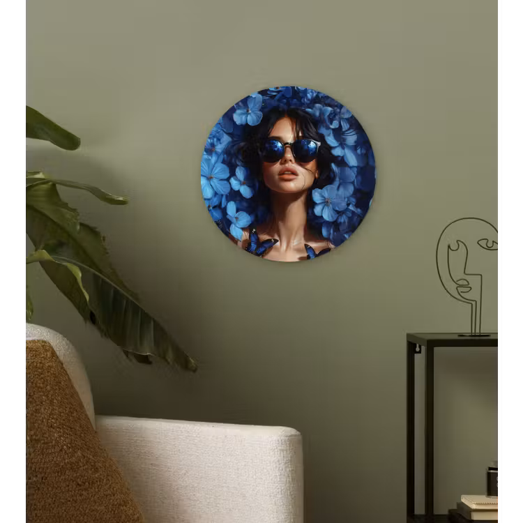 Vrouw - Blauw - Bloemen - Vlinders - Natuur Wandcirkel kunststof plaat 5mm dik klein -sfeer3