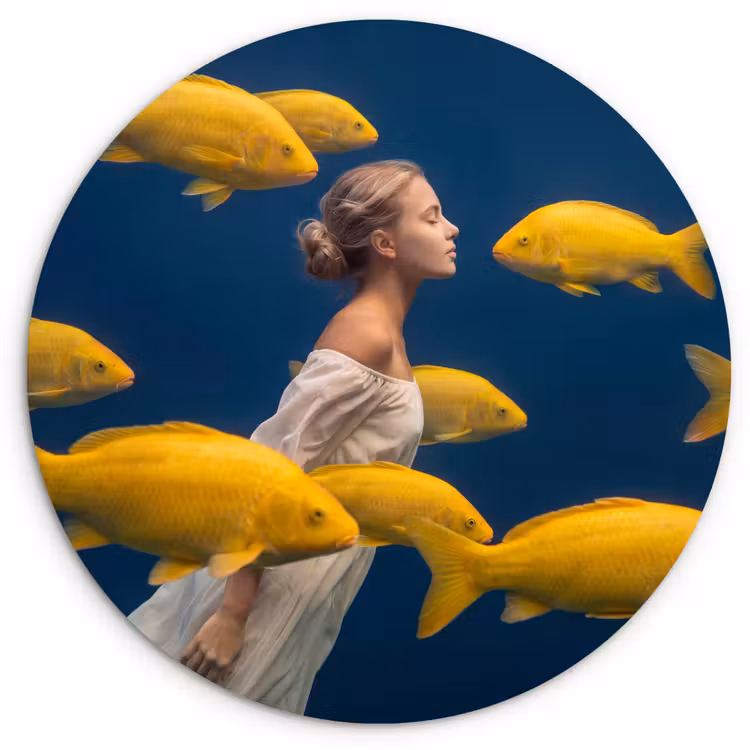 Vrouw - Vis - Water - Natuur - Geel Wandcirkel kunststof plaat 5mm dik klein -3d