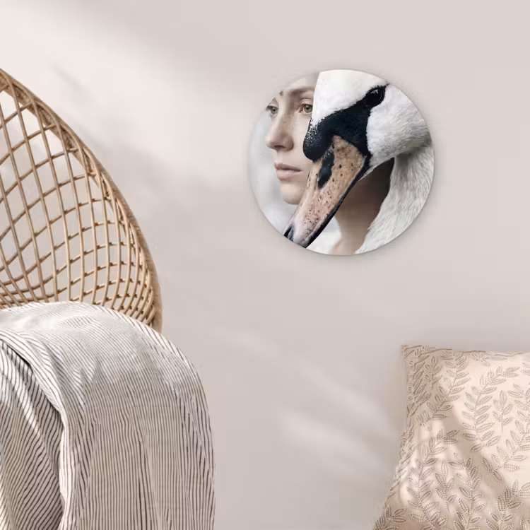 Vrouw - Zwaan - Wit Wandcirkel kunststof plaat 5mm dik klein -sfeer5
