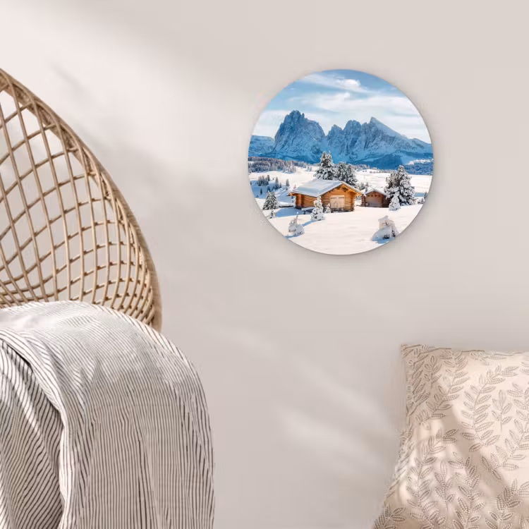 Winter - Huisje - Bergen - Uitzicht - Sneeuw Wandcirkel kunststof plaat 5mm dik klein -sfeer5