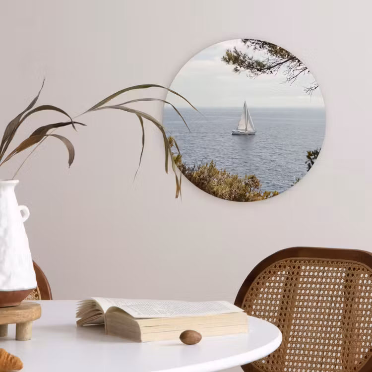 Muurcirkel - Zeilboot - bomen - water - Zeilboot - bomen - water Wandcirkel kunststof plaat 5mm dik klein