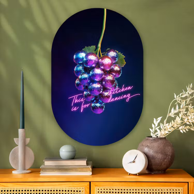 Quote - Neon - Disco - Druiven Wandcirkel Ovaal Glas middel -sfeer2