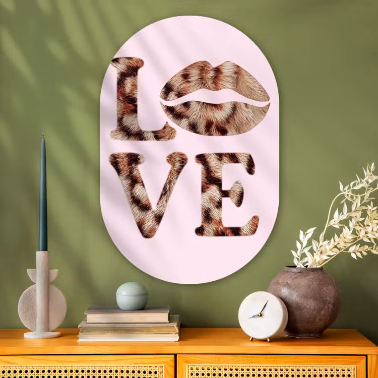 Tekst - Love - Pantervacht - Lichtroze Wandcirkel Ovaal Glas middel -sfeer2
