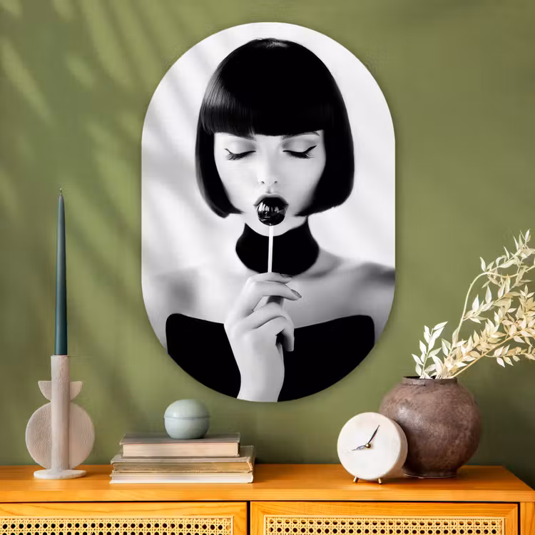 Vrouw - Lolly - Zwart - Wit Wandcirkel Ovaal Glas middel -sfeer2