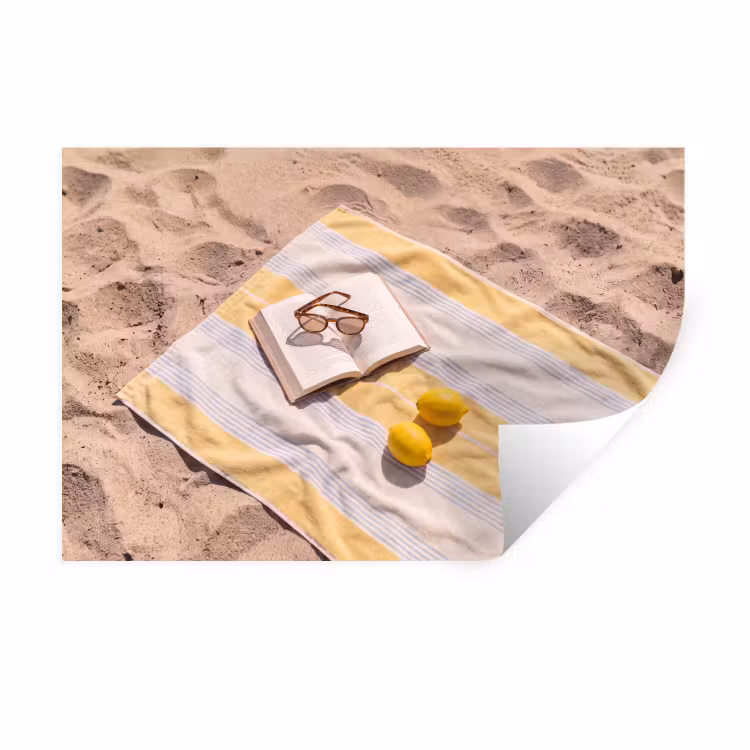 Boek - Zonnebril - Strand - Zomer - Geel Muursticker klein -3d