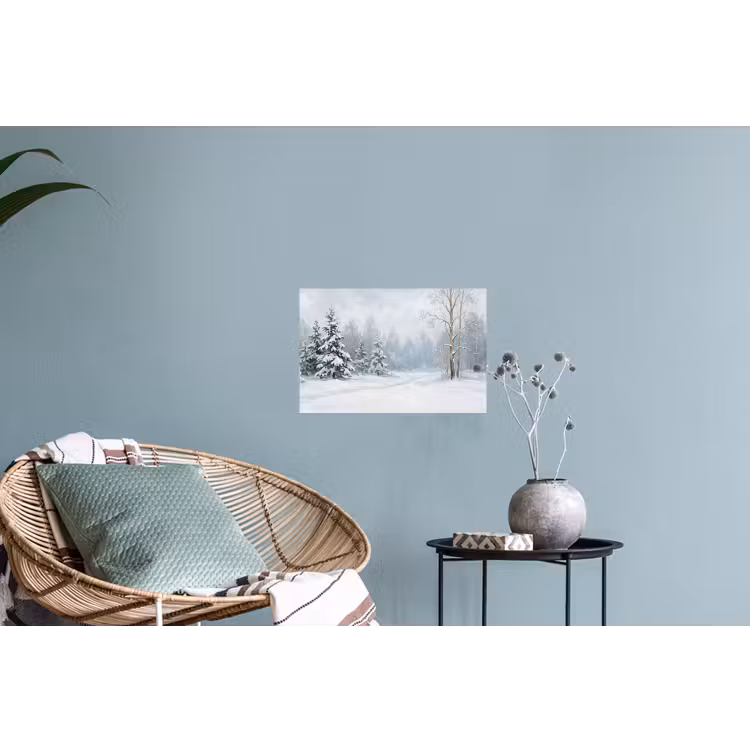 Bospad - Dennen - Sneeuw - Winter - Rustgevend Muursticker klein -plant