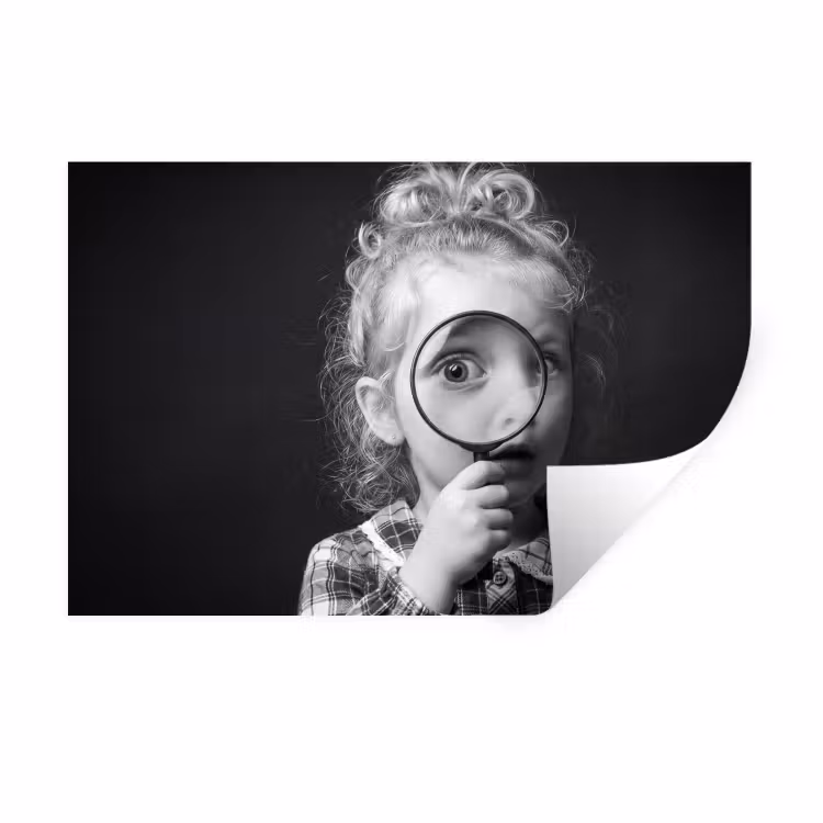 Kind - Vergrootglas - Portret - Zwart-wit Muursticker klein -3d