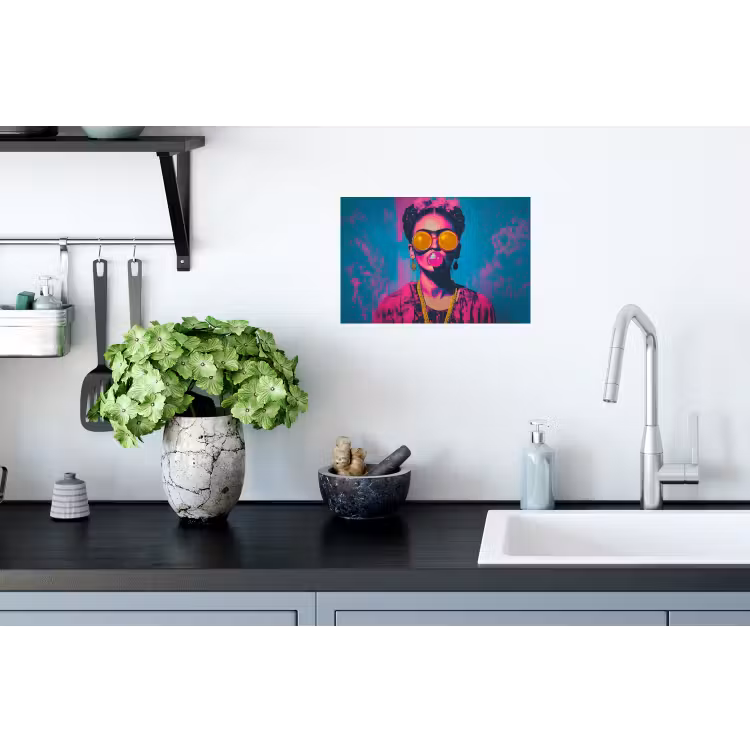 Vrouw - Kauwgom - Zonnebril - Oranje Muursticker klein -keuken