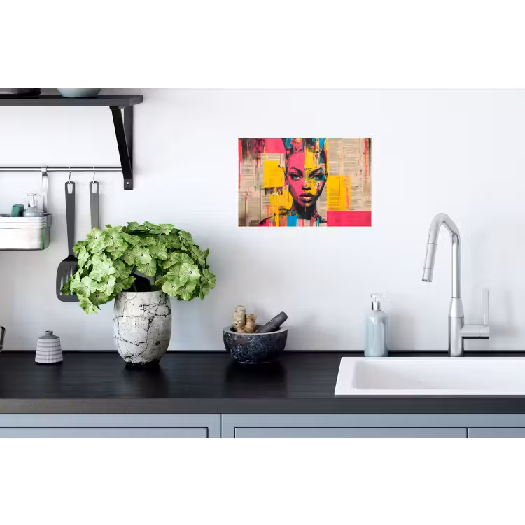 Vrouwengezicht - Krantenpapier - Abstract - Roze Muursticker klein -keuken