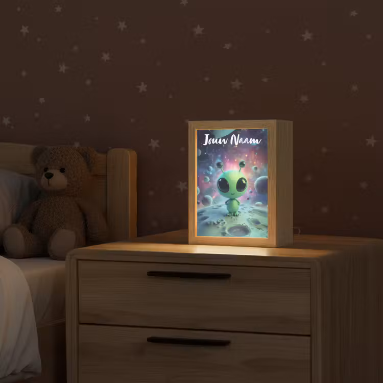 Alien - Groen - Planeten - Ruimte Light Box met kabel (Kinderlampje) klein -sfeer1_kind