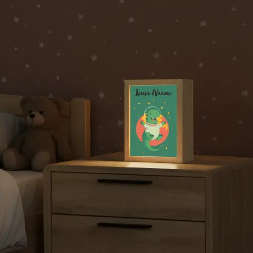 Dino - Groen - Planeet Light Box met kabel (Kinderlampje) klein -sfeer1_kind