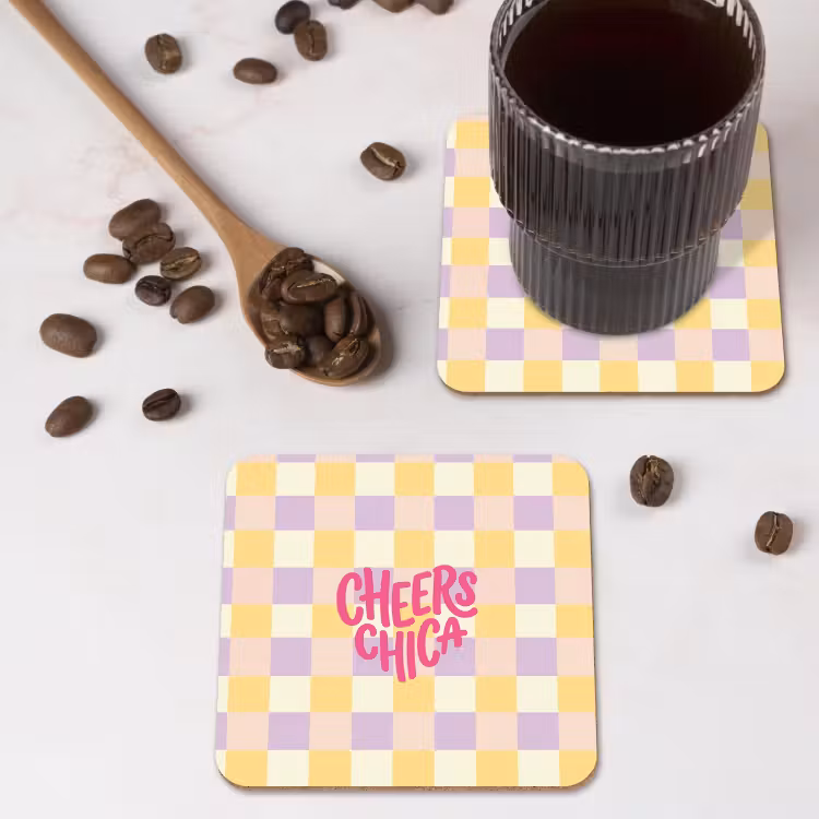 Cheers Chica - Ruitjes - Lila - Geel onderzetter kurk middel -sfeer2
