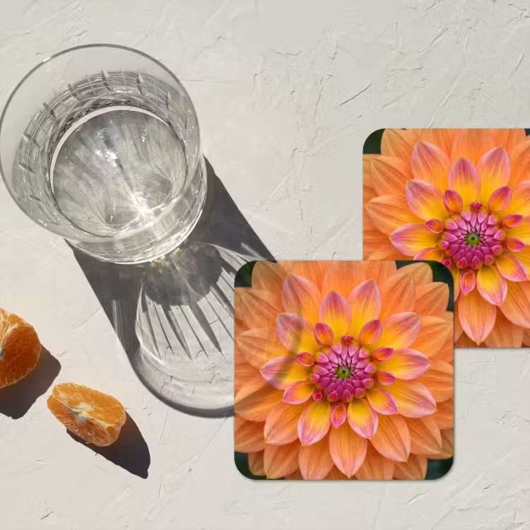 Dahlia - Bloem - Oranje onderzetter kurk middel -sfeer4