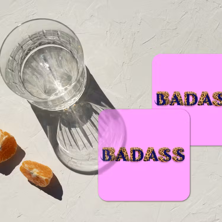 Felroze - Badass - Panterprint - Schaduw onderzetter kurk middel -sfeer4