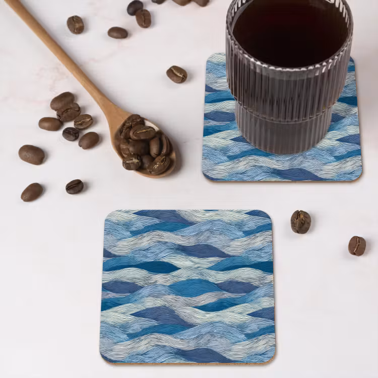 Getekend - Blauw - Wit - Golvend - Streepjes onderzetter kurk middel 366 -sfeer2
