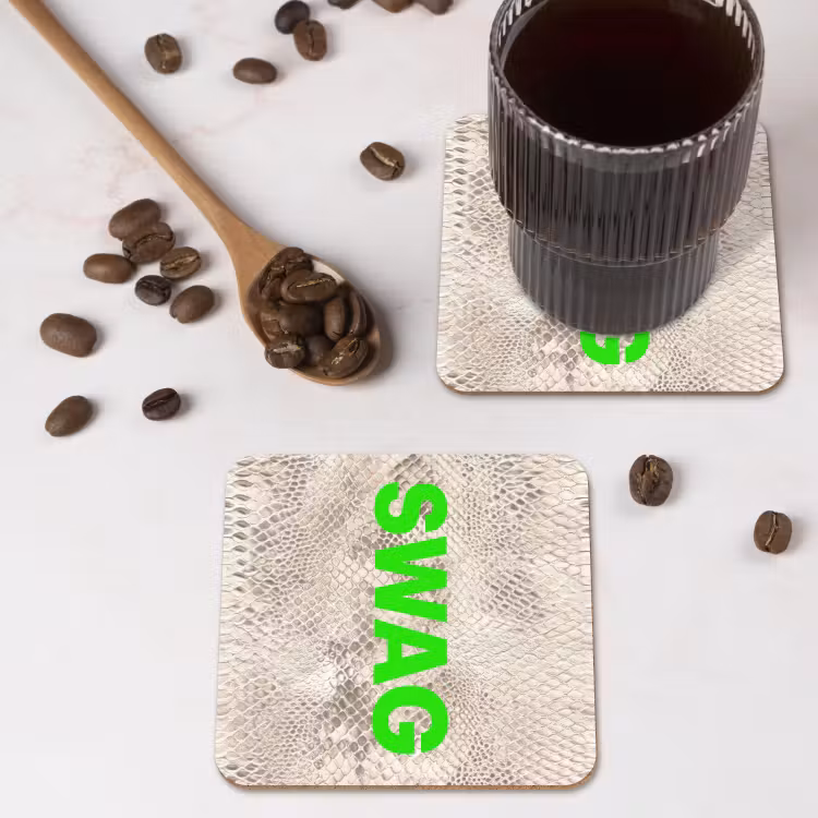Slangenprint - SWAG - Neon - Groen onderzetter kurk middel -sfeer2