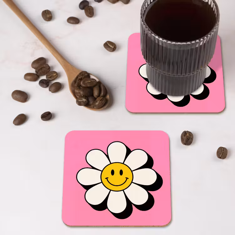 Smiley - Bloem - Roze onderzetter kurk middel -sfeer2