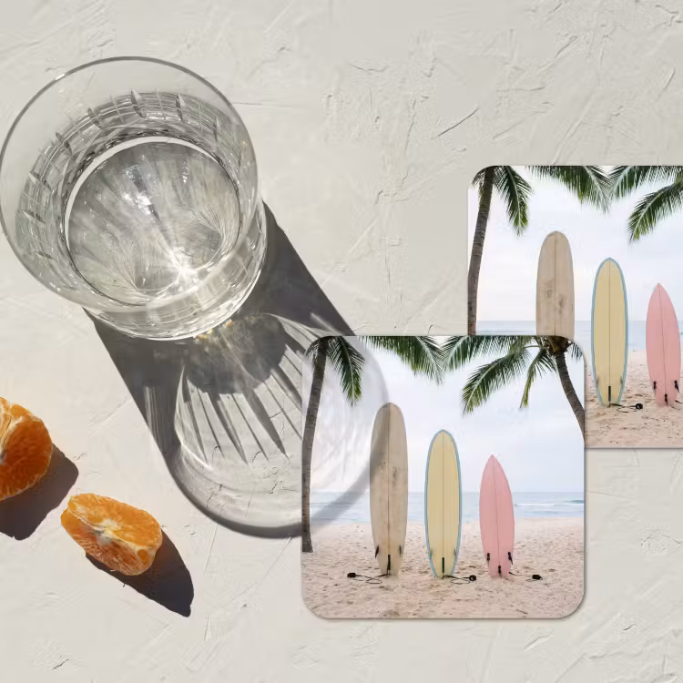 Surfboard - Palmbomen - Kleurrijk onderzetter kurk middel -sfeer4