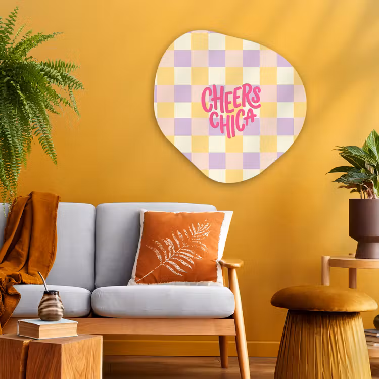 Cheers Chica - Ruitjes - Lila - Geel Wandcirkel Organisch Aluminium middel -sfeer4