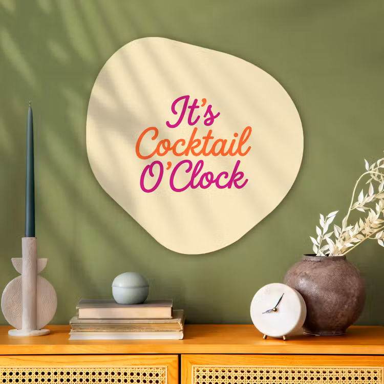 Cocktail O'Clock - Geel - Retro Wandcirkel Organisch Aluminium middel -sfeer2