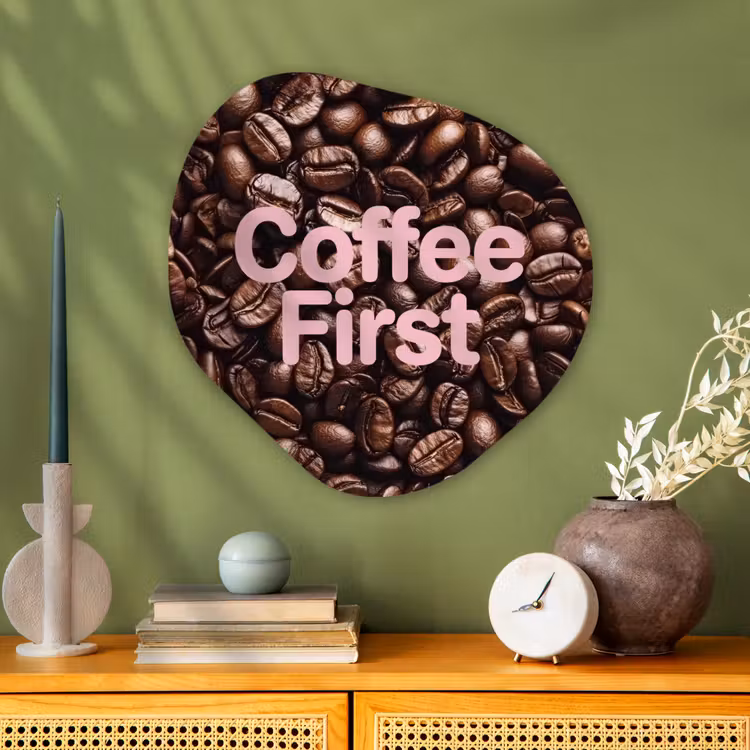 Coffee First - Koffiebonen - Roze Wandcirkel Organisch Aluminium middel -sfeer2