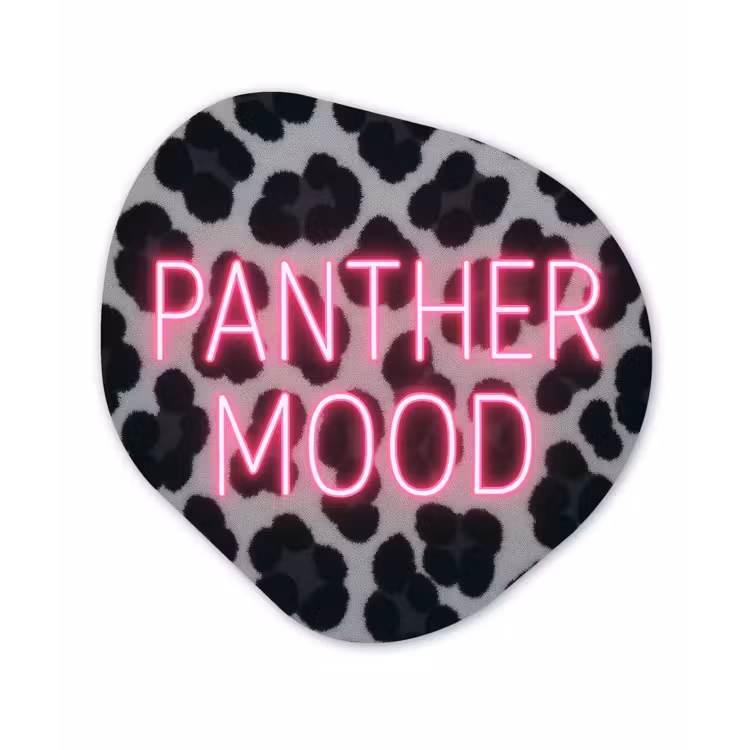 Panterprint - Zwart - Neonletters - Roze Wandcirkel Organisch Aluminium middel -3d