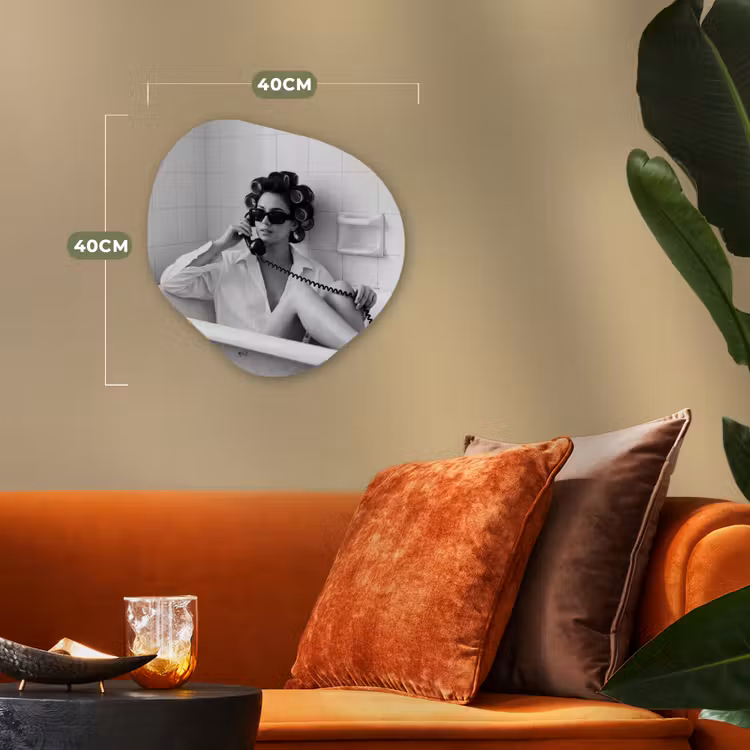 Bad - Vrouw - Zwart - Wit Wandcirkel Organisch Forex 3mm klein -sfeer3