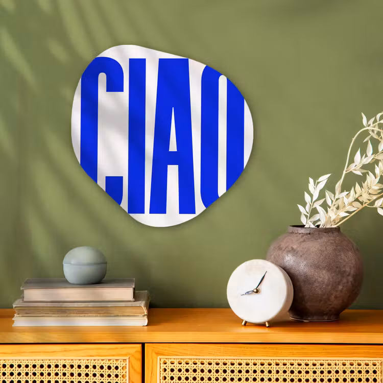 Ciao - Hoofdletters - Blauw - Minimalistisch Wandcirkel Organisch Forex 3mm klein -sfeer2