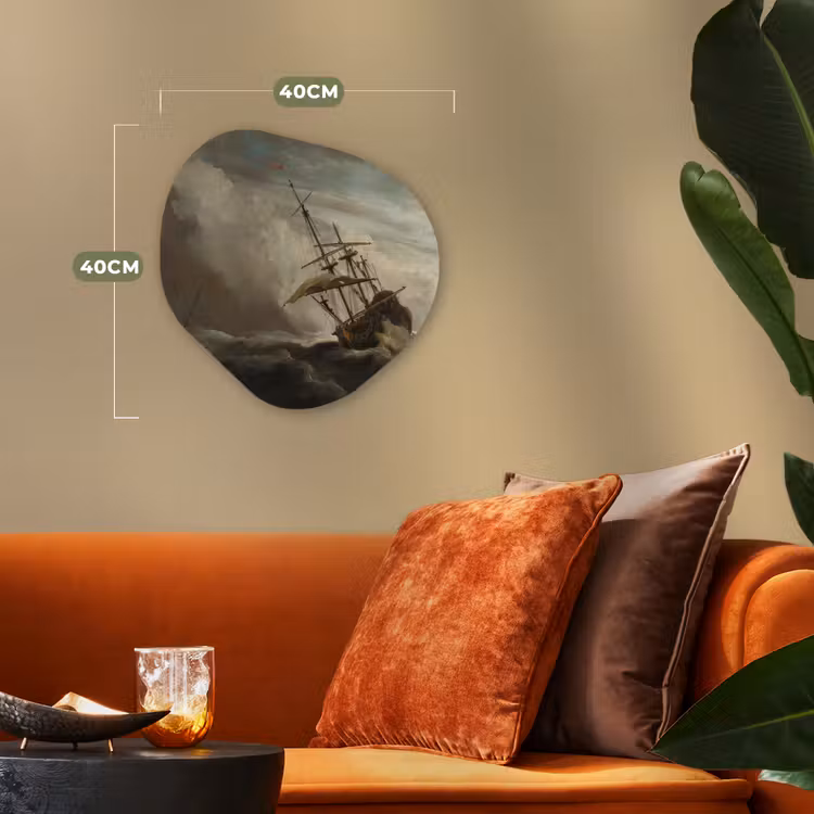Een schip in volle zee bij vliegende storm - Schilderij van Willem van de Velde Wandcirkel Organisch Forex 3mm klein -sfeer3