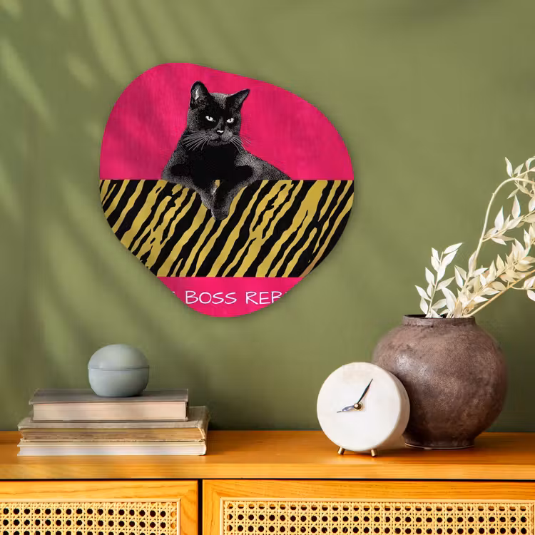 Kat - Baas - Roze - Tijgerprint Wandcirkel Organisch Forex 3mm klein -sfeer2