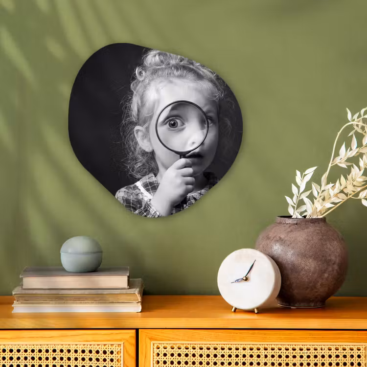 Kind - Vergrootglas - Portret - Zwart-wit Wandcirkel Organisch Forex 3mm klein -sfeer2