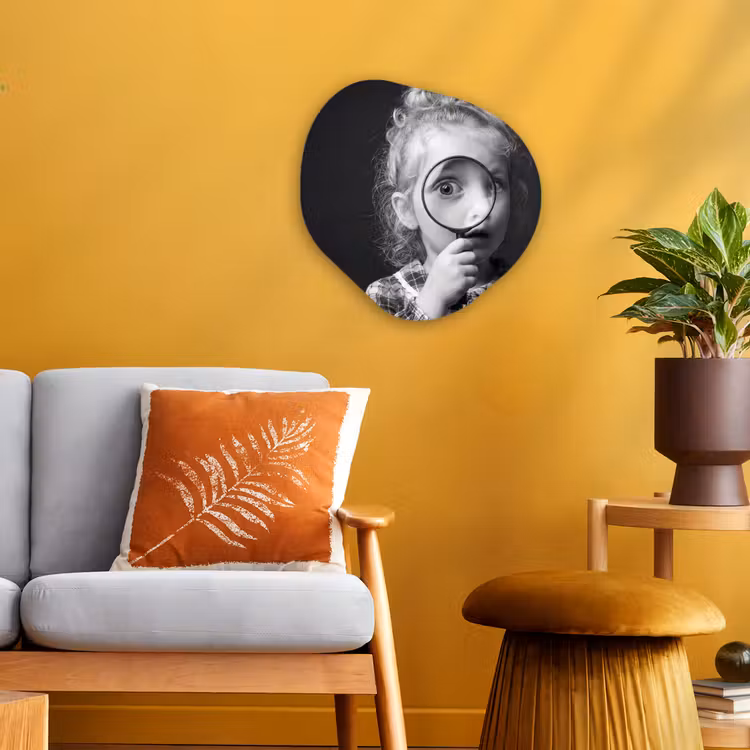 Kind - Vergrootglas - Portret - Zwart-wit Wandcirkel Organisch Forex 3mm klein -sfeer4