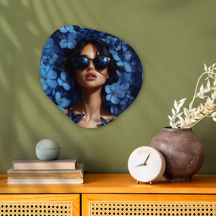 Vrouw - Blauw - Bloemen - Vlinders - Natuur Wandcirkel Organisch Forex 3mm klein -sfeer2