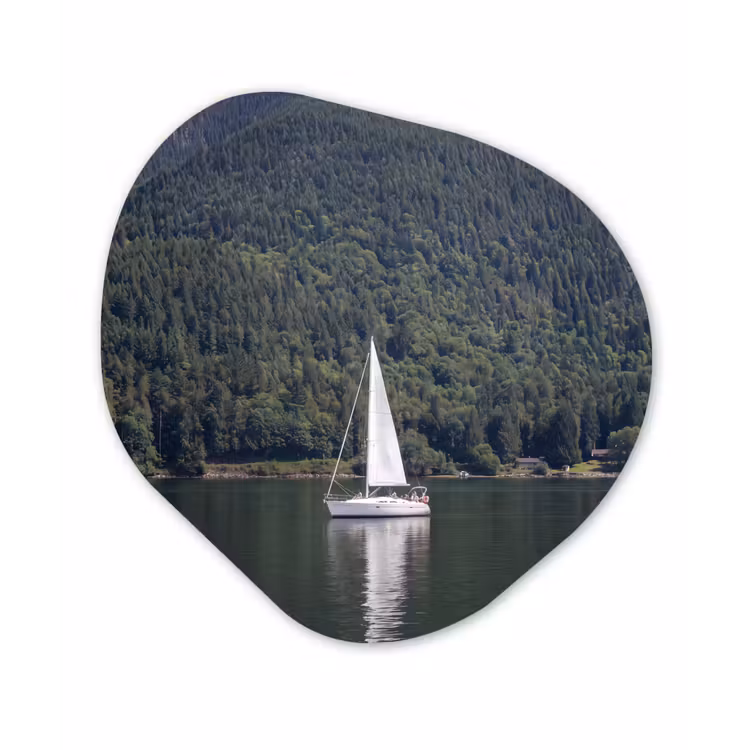 Zeilboot - Water - Bergen - Natuur - Groen Wandcirkel Organisch Forex 3mm klein -3d