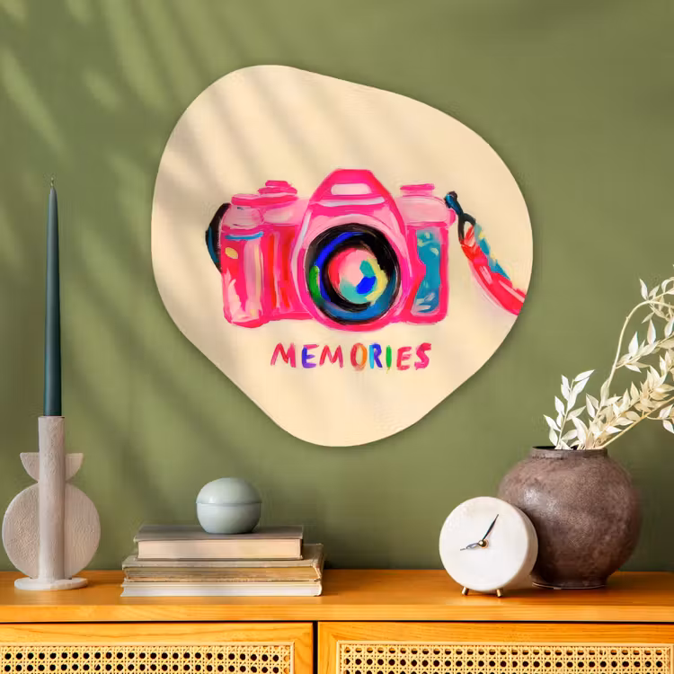 Camera - Memories - Roze - Geschilderd Wandcirkel Organisch Plexiglas middel -sfeer2