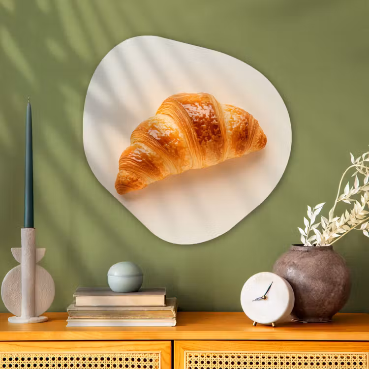 Croissant - Brood - Beige Wandcirkel Organisch Plexiglas middel -sfeer2