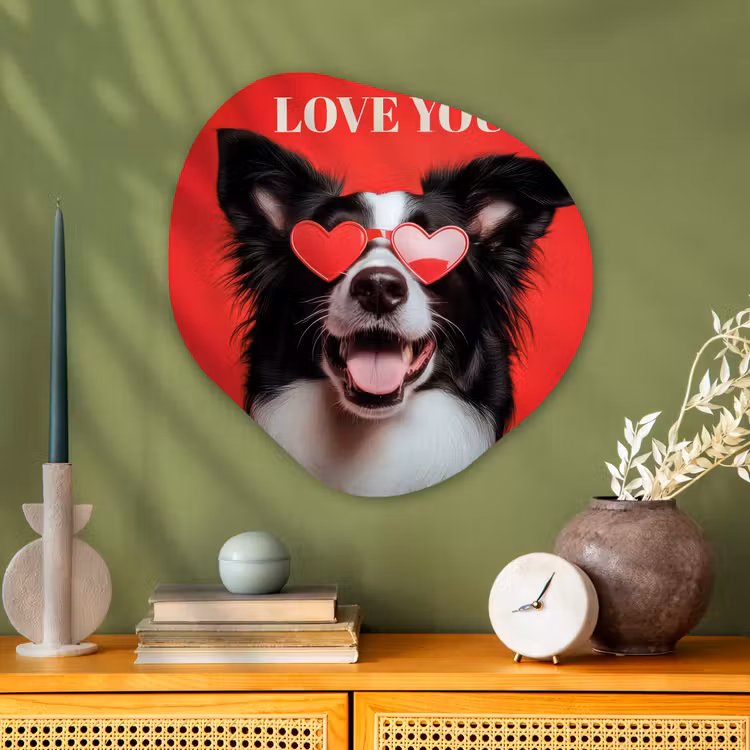 Hond - Hartjesbril - Loveyou - Rood Wandcirkel Organisch Plexiglas middel -sfeer2