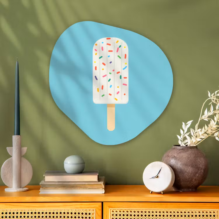 Ijsje - Stokje - Sprinkles - Lichtblauw Wandcirkel Organisch Plexiglas middel -sfeer2