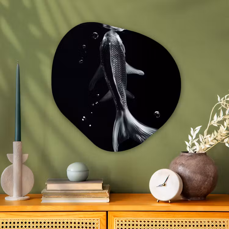 Koi - Vissen - Water - Zwart Wandcirkel Organisch Plexiglas middel -sfeer2