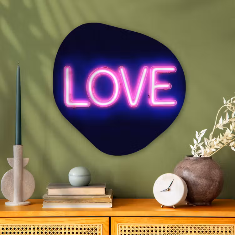 Neon - Love - Valentijn Wandcirkel Organisch Plexiglas middel -sfeer2