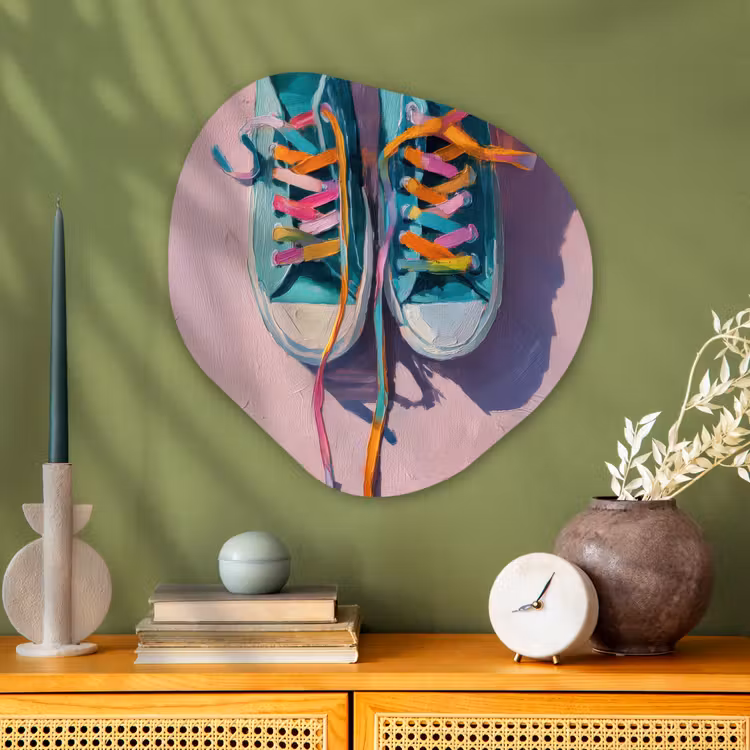 Sneakers - Veters - Kleurrijk - Schaduw Wandcirkel Organisch Plexiglas middel -sfeer2