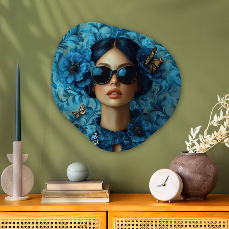 Vrouw - Bloemen - Vlinders - Blauw - Abstract Wandcirkel Organisch Plexiglas middel -sfeer2
