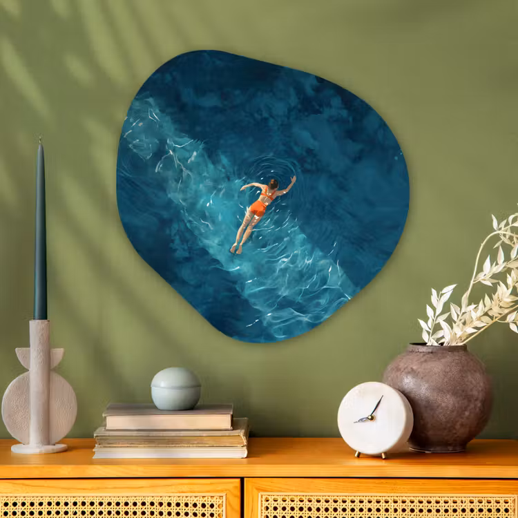 Vrouw - Water - Bikini - Oranje Wandcirkel Organisch Plexiglas middel -sfeer2