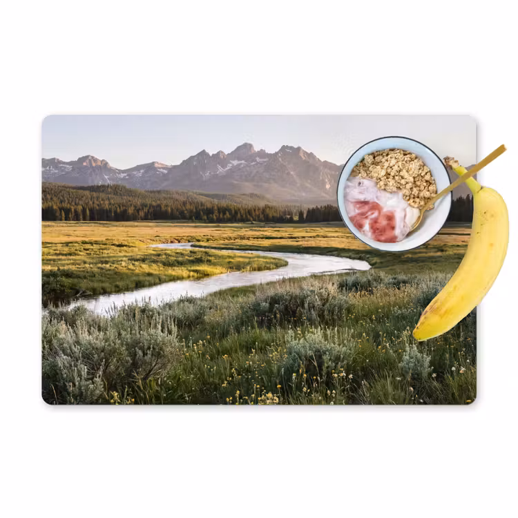 Berglandschap - Rivier - Bos Placemat vinyl groot -zzzproduct_Kitchenyeah-website