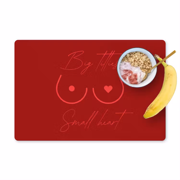 Big titties small heart - Rood - Hart Placemat vinyl groot -zzzproduct_Kitchenyeah-website