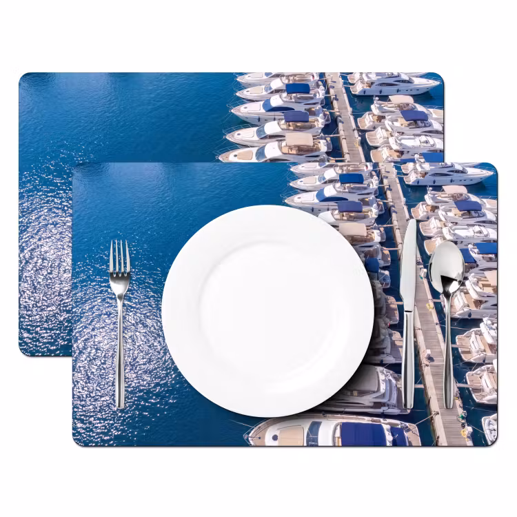 Boot - Jachthaven - Water - Zomer - Blauw Placemat vinyl groot -zzsfeer2_Kitchenyeah-website