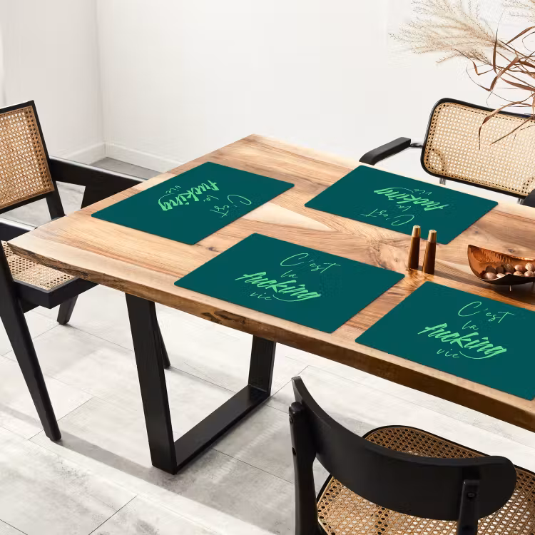 c'est la fucking vie - Groen - Handgeschreven Placemat vinyl groot -zzsfeer4_Kitchenyeah-website