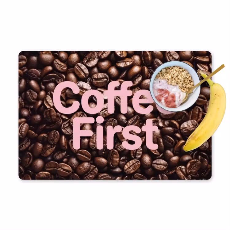 Coffee First - Koffiebonen - Roze Placemat vinyl groot -zzzproduct_Kitchenyeah-website